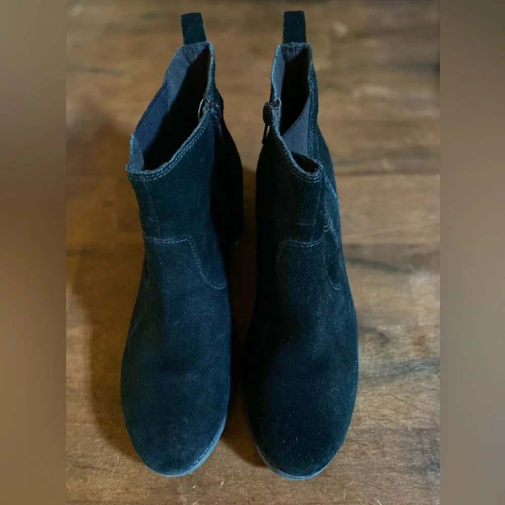 ✨Clark’s Suede Leather Ankle Boots✨